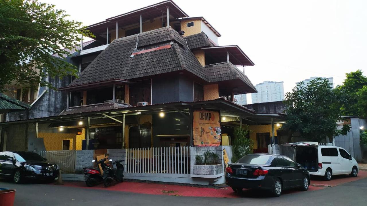 Mayestik Guest House Syariah Джакарта Екстер'єр фото