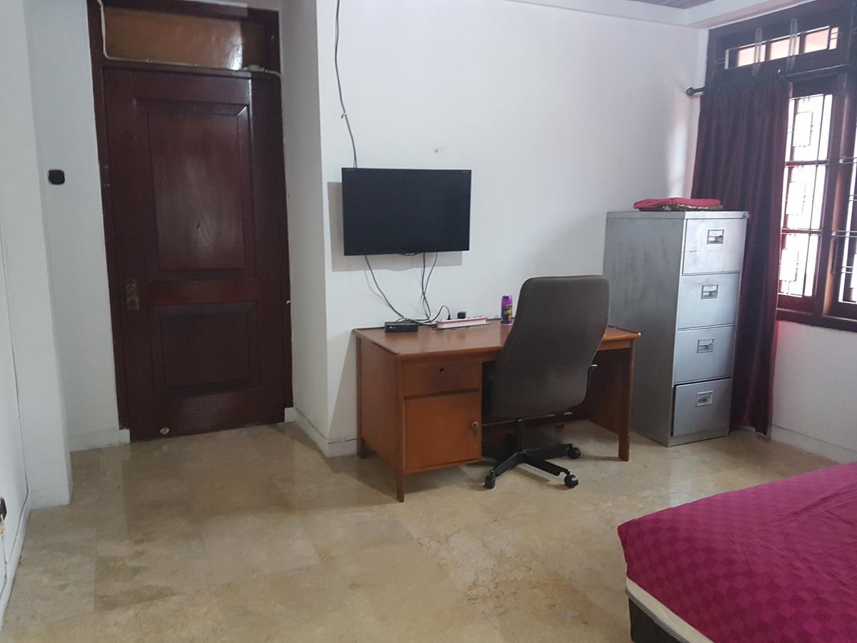 Mayestik Guest House Syariah Джакарта Екстер'єр фото